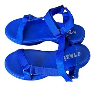 TAXI Royal blue strappy platform sandals Size 7.5